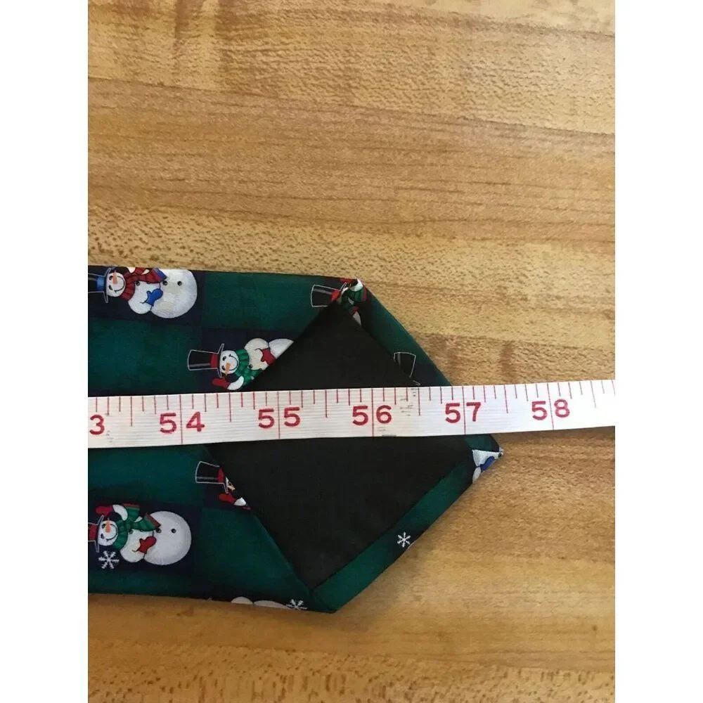 1151 CHRISTMAS SNOWMAN VTG Silk necktie  57 in x 4 in